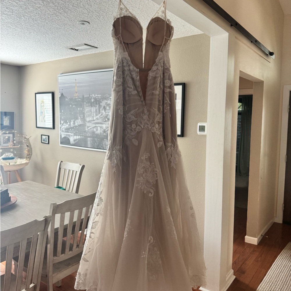 Essence of Australia wedding dress size 10 - Picture 5 of 10